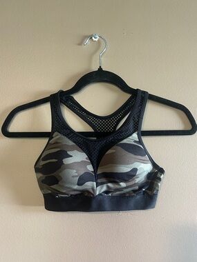 XS La SENZA Camo Racerback Sports Bra in Olive & Black